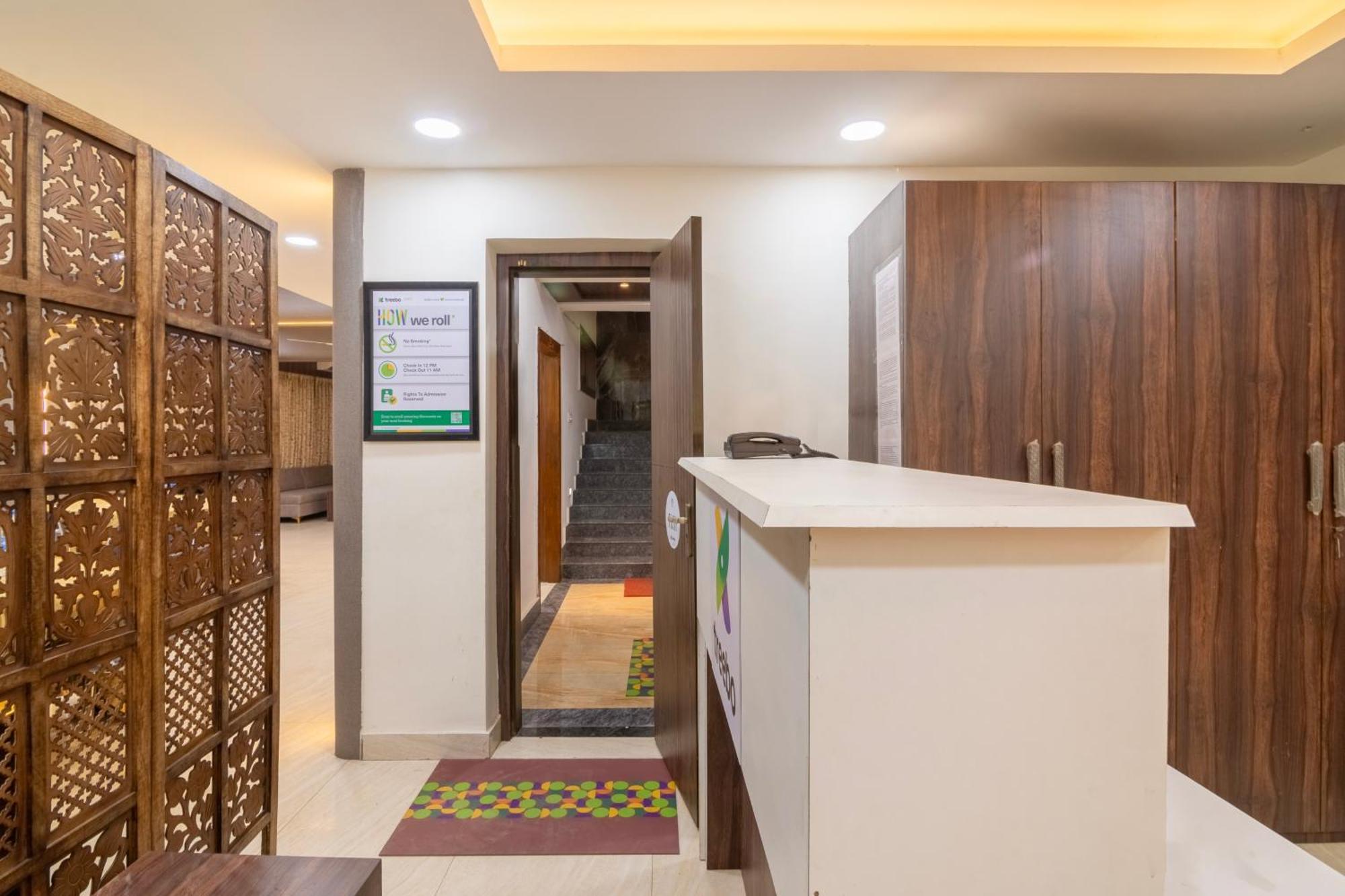 Treebo Petals Banquet & Suites - Calcuta Exterior foto
